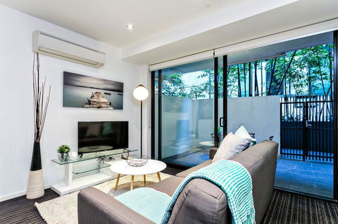 Complete Host Halo Apartments - Gold Coast 4U 4