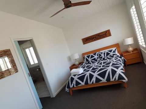 Zeally Bay Stay Deep Ocean - Gold Coast 4U 8