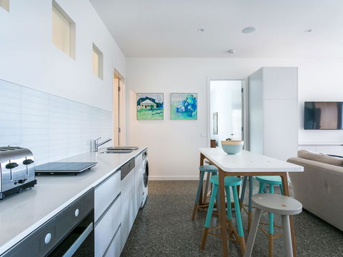 Lansdowne Villa - With Swimming Pool - Accommodation Gold Coast 6