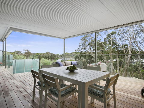 Lansdowne Villa - With Swimming Pool - Accommodation Gold Coast 7