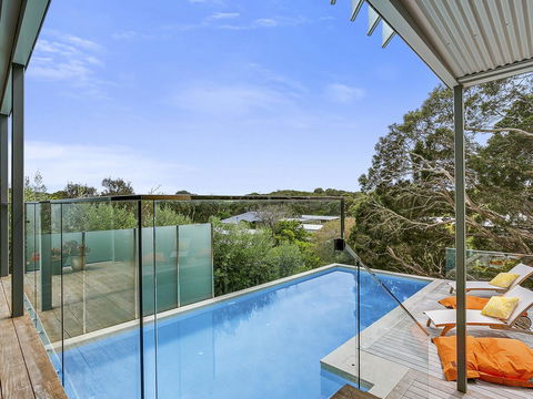 Lansdowne Villa - With Swimming Pool - Accommodation Gold Coast 0