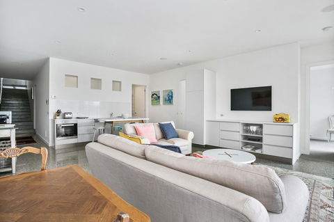 Lansdowne Villa - With Swimming Pool - Accommodation Gold Coast 2