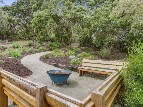Lansdowne Villa - With Swimming Pool - Accommodation Gold Coast 13