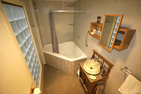 Azen Haven - 1 Gold Coast 20