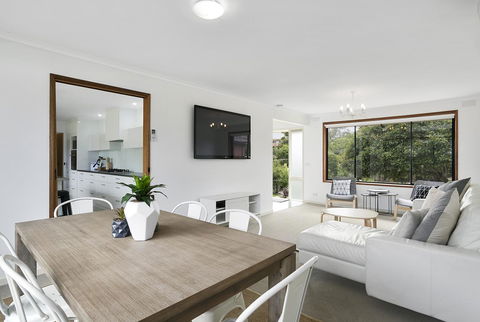 Fairhills - NEW LISTING, Beautifully Styled - Gold Coast 4U 1