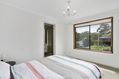 Fairhills - NEW LISTING, Beautifully Styled - Gold Coast 4U 5