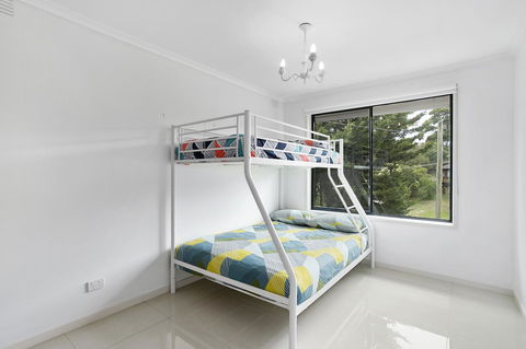 Fairhills - NEW LISTING, Beautifully Styled - Gold Coast 4U 6