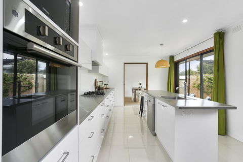 Fairhills - NEW LISTING, Beautifully Styled - Gold Coast 4U 2