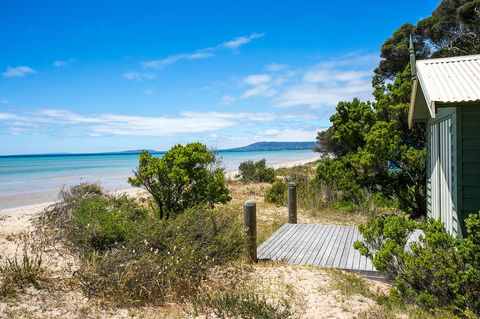 Fairhills - NEW LISTING, Beautifully Styled - Gold Coast 4U 10