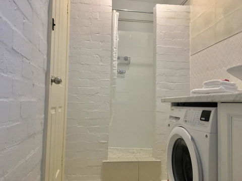 The Wheelhouse - 2BR Waterfront Apt In Town - Gold Coast 4U 14