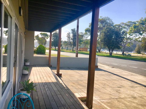 The Wheelhouse - 2BR Waterfront Apt In Town - Gold Coast 4U 17