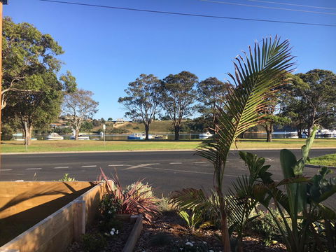 The Wheelhouse - 2BR Waterfront Apt In Town - Gold Coast 4U 15