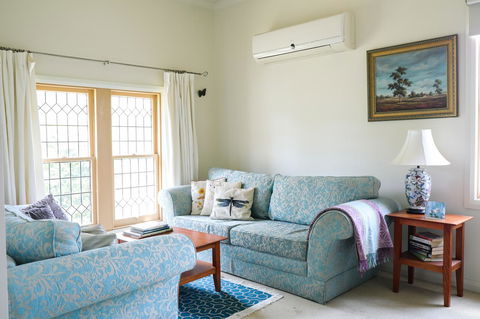 Miss Pym's Cottage - Gold Coast 4U 41