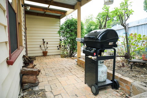 Miss Pym's Cottage - Gold Coast 4U 3