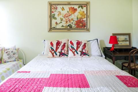 Miss Pym's Cottage - Gold Coast 4U 24