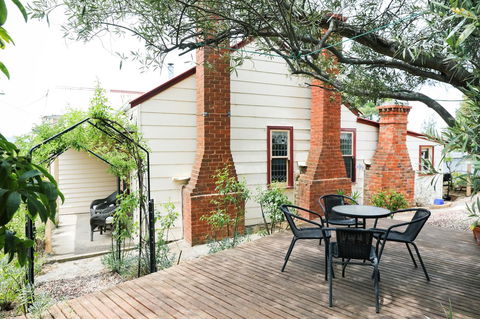 Miss Pym's Cottage - Gold Coast 4U 4