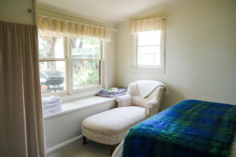 Miss Pym's Cottage - Gold Coast 4U 18
