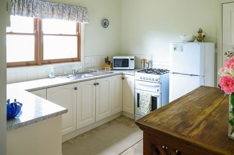 Miss Pym's Cottage - Gold Coast 4U 26