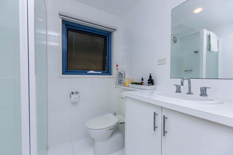 The Waterfront Apartment - Gold Coast 4U 11