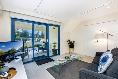 The Waterfront Apartment - Gold Coast 4U 10