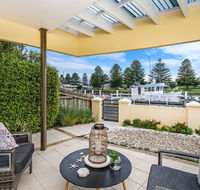 The Waterfront Apartment - Gold Coast 4U