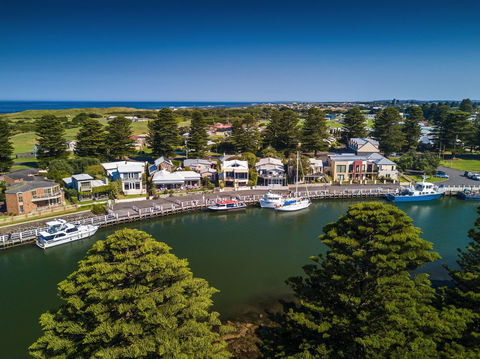 The Waterfront Apartment - Gold Coast 4U 1