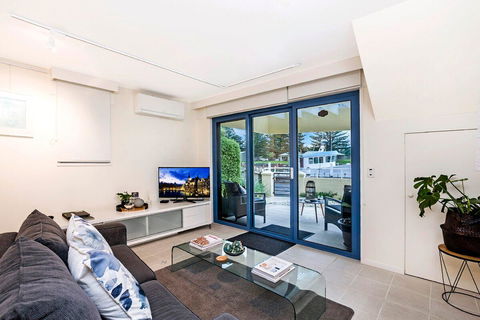 The Waterfront Apartment - Gold Coast 4U 9