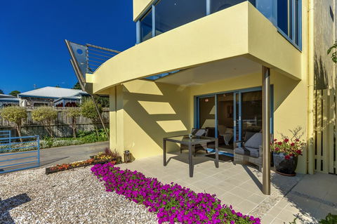 The Waterfront Apartment - Gold Coast 4U 4