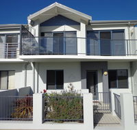 The Beach Villa Bunbury - Gold Coast 4U
