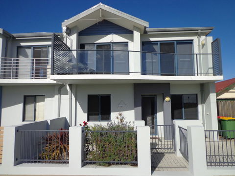 The Beach Villa Bunbury - Gold Coast 4U 0