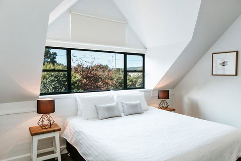 The Berry Inn - Gold Coast 4U 0