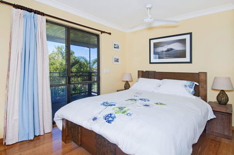 THE BOARDROOM ON BANKSIA - 11 Banksia Ave Bonny Hills - Gold Coast 4U 3