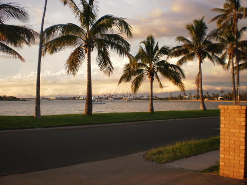 The Carnarvon Luxury Canal Home - Accommodation Gold Coast 1