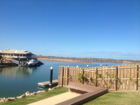 The Carnarvon Luxury Canal Home - Accommodation Gold Coast 2