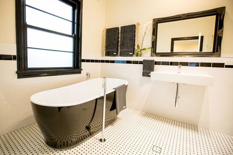 The Commercial Boutique Hotel - Accommodation Gold Coast 1