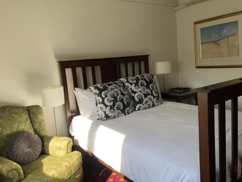 The Corner Hotel Alexandra - Accommodation Gold Coast 2