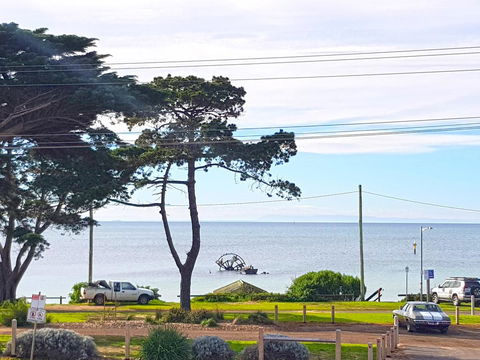 The Esplanade Holiday Home - Gold Coast 4U 0