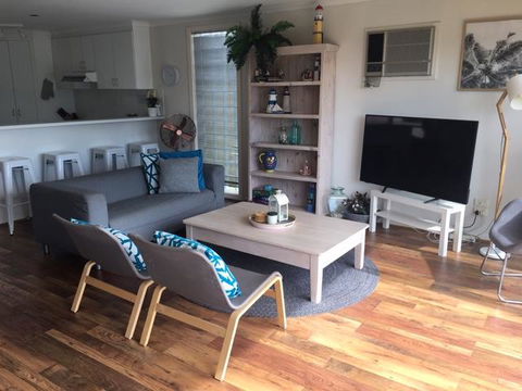 The Esplanade Holiday Home - Gold Coast 4U 1
