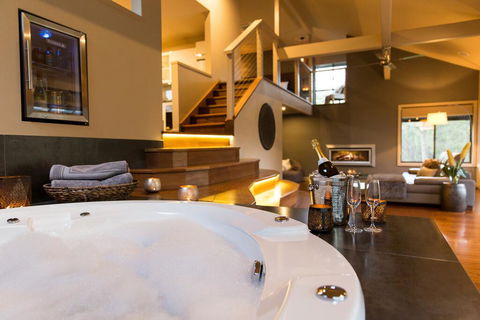 The Edge Villa - Accommodation Gold Coast 0