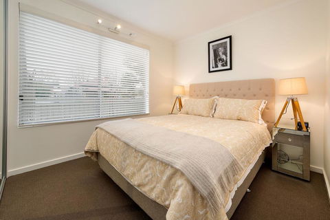 The Executive - Central & Sophisticated - Gold Coast 4U 2
