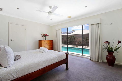 The Grand Holiday House - Accommodation Gold Coast 3