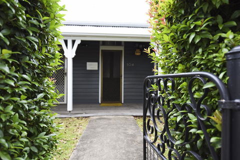 The Grey House - Gold Coast 4U 2
