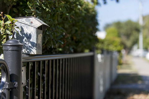The Grey House - Gold Coast 4U 1