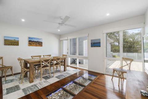 THE LAKE HOUSE - WiTH SWIMMING POOL - Accommodation Gold Coast 1
