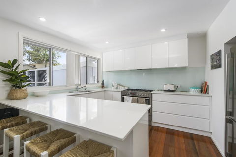 THE LAKE HOUSE - WiTH SWIMMING POOL - Gold Coast 4U 3