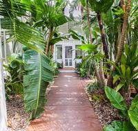The Lakehouse in Raffetys Resort - Gold Coast 4U