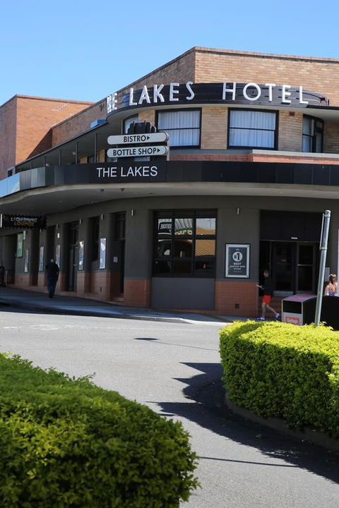 The Lakes Hotel - Accommodation Gold Coast 3