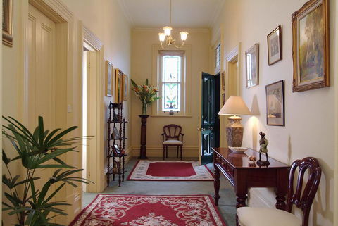 The Lodge Country House - Gold Coast 4U 2