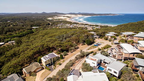 The Lookout - Ultra Modern And Luxurious - Gold Coast 4U 3