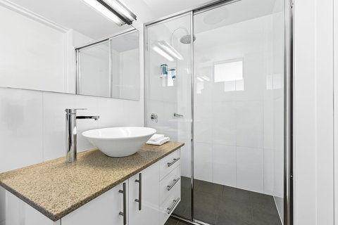 The Mid Pacific - Accommodation Gold Coast 3